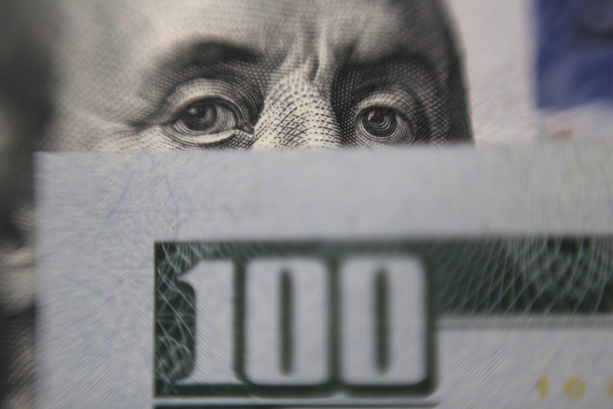 "Tentación" para dolarizar la economía: el blue quedó cerca del valor de convertibilidad, ¿qué significa?