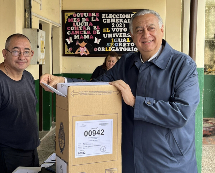 Bajo la consigna de la Esperanza votó "Perucho" Cassani