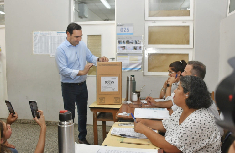 Valdés llamó a seguir consolidando la democracia con el voto, destacó que los comicios transcurren con normalidad
