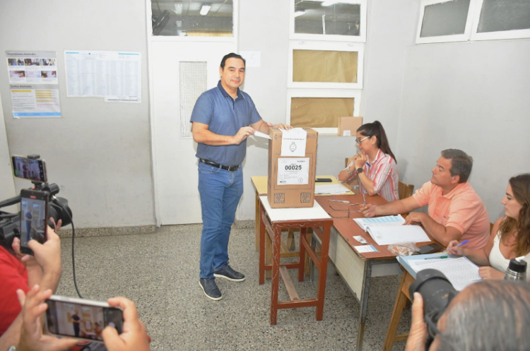 Votó Valdés y deseó que "podamos construir una Argentina mejor" 