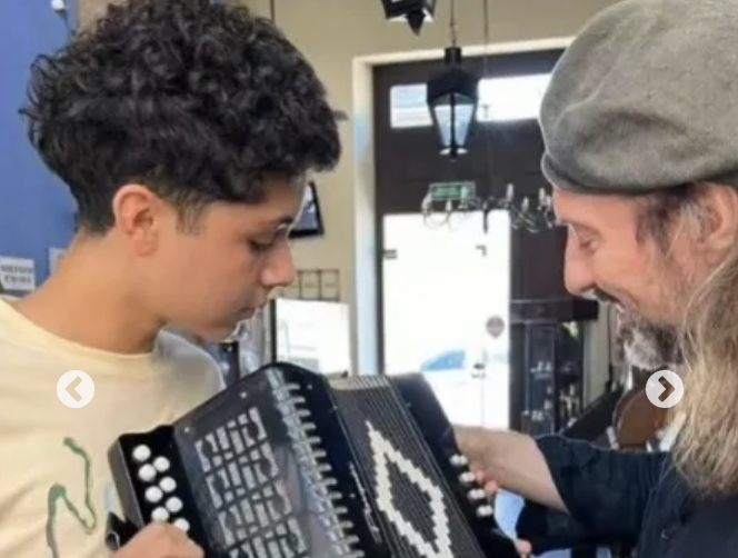 El regalo de Chango Spasiuk a una joven promesa correntina