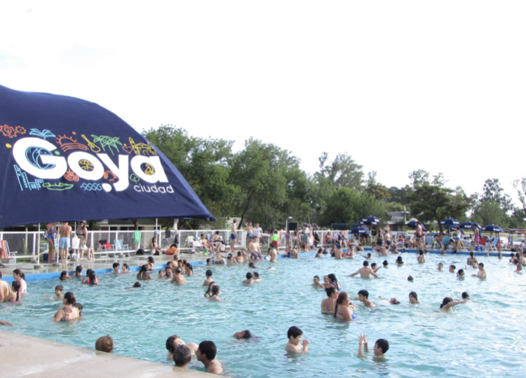 EL TURISMO DISFRUTA A PLENO DEL PARQUE ACUÁTICO RÍO SANTA LUCÍA