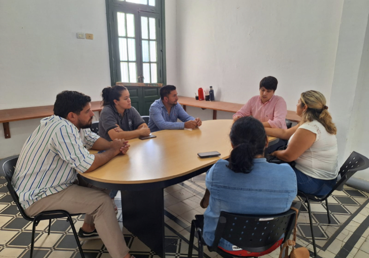 REUNIÓN ORGANIZATIVA ENTRE LA SECRETARÍA DE MODERNIZACIÓN Y LA DIRECCIÓN DE FORTALECIMIENTO FAMILIAR POR EL PROGRAMA “MAYOR CONECTIVIDAD”