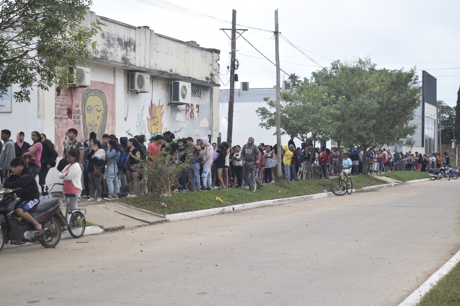 TODOS A LA FIESTA NACIONAL DEL SURUBI: ENTREGA DE PULSERAS PARA LA FIESTA NACIONAL DEL SURUBI