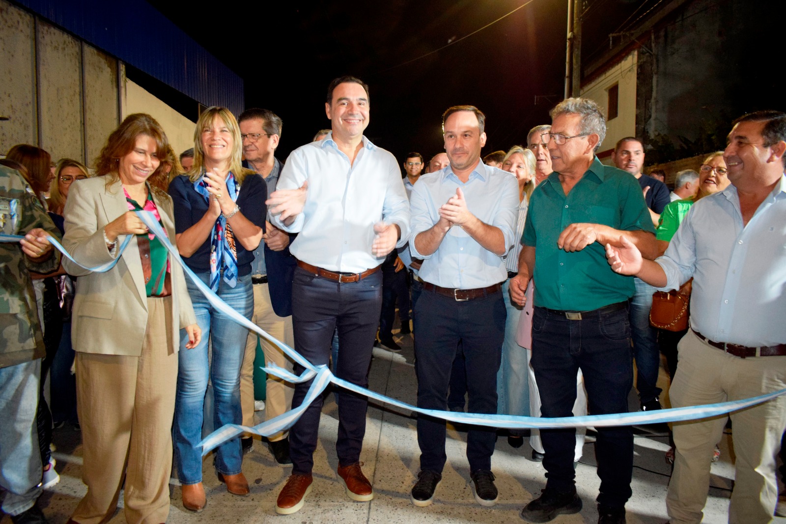 EL GOBERNADOR Y EL INTENDENTE INAUGURARON LA PAVIMENTACIÓN DE CALLE 25 DE MAYO