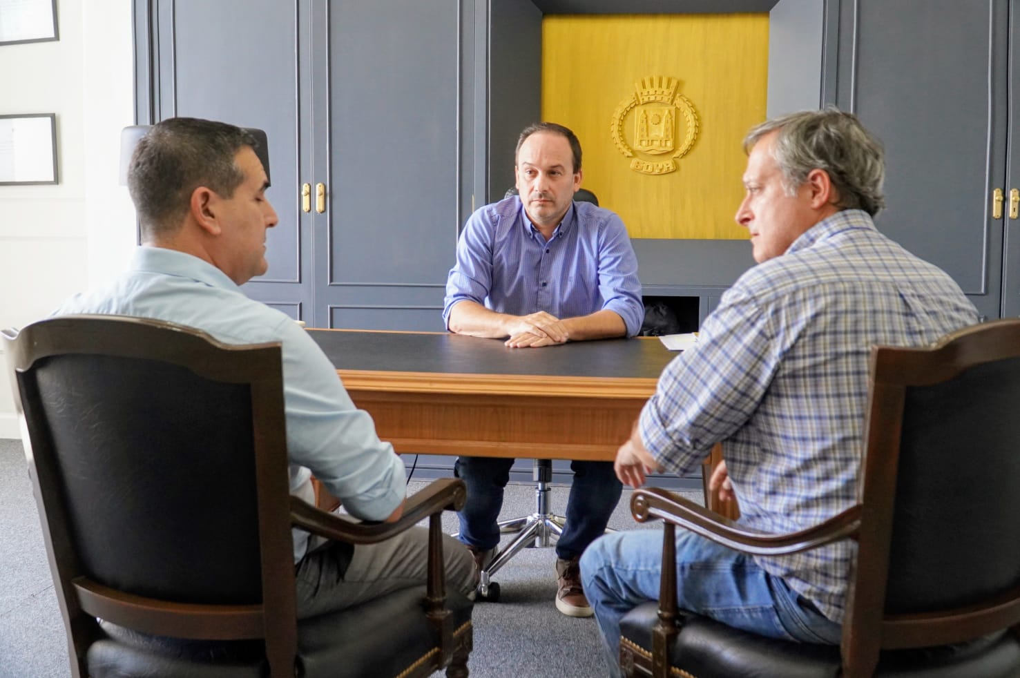 PROVINCIA Y MUNICIPIO ASISTEN CON KIT ESCOLARES A LOS HIJOS DE LOS EX EMPLEADOS DE LA TEXTIL ALAL