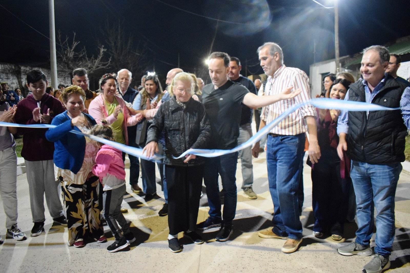 Inauguracion Mita y Mita Barrio SCOFANO 9 corte de cintas