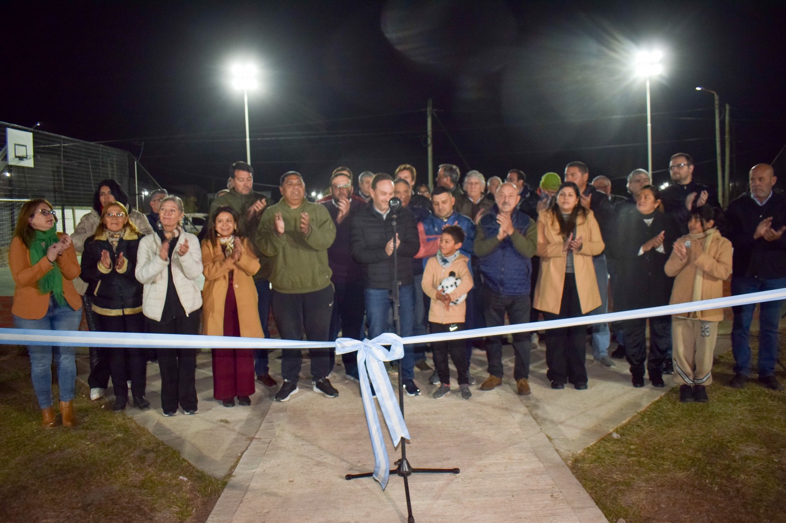 INTENDENTE MARIANO HORMAECHEA HABILITÓ EL POLIDEPORTIVO SANTA RITA