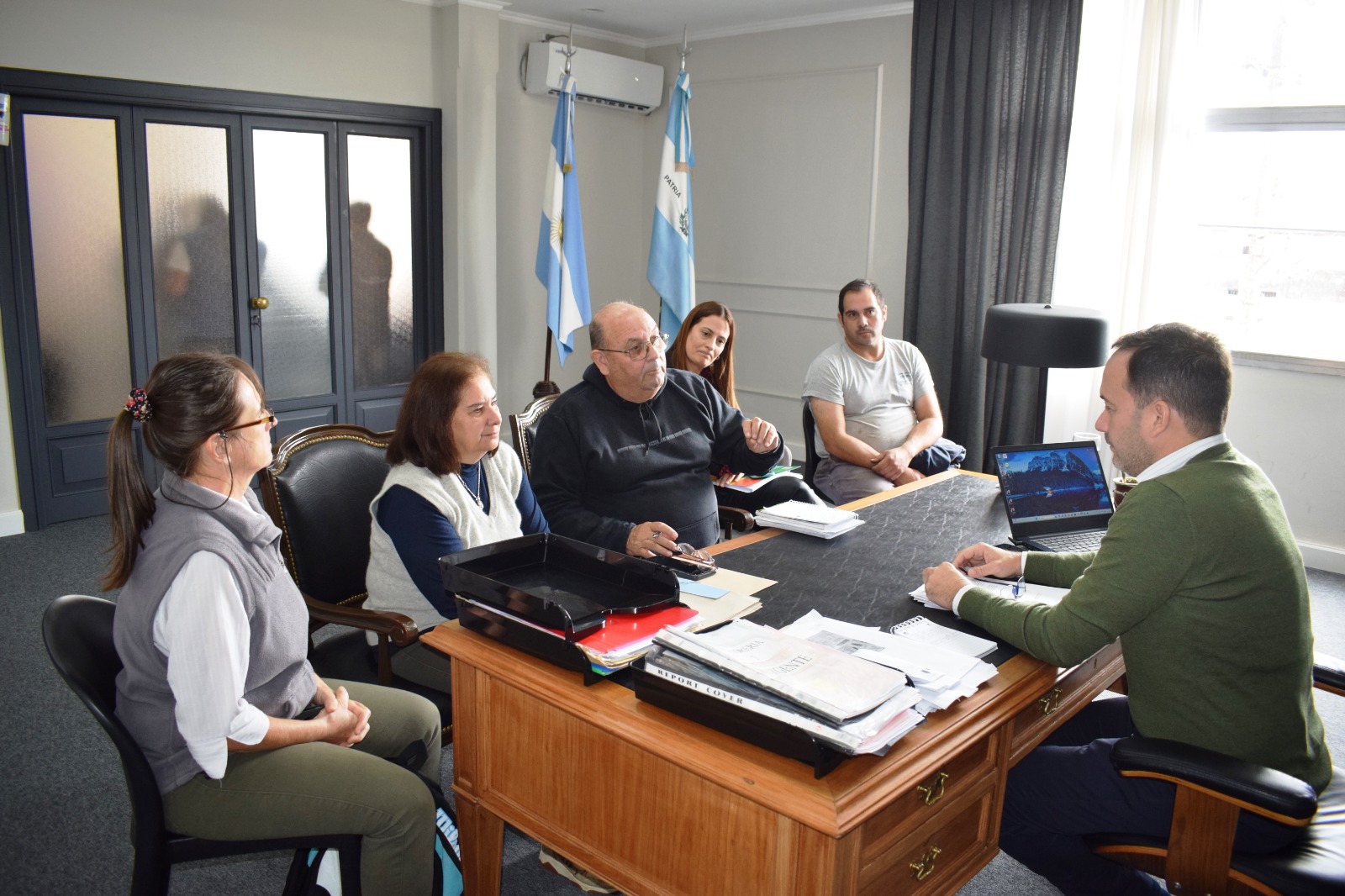 El INTENDENTE RECIBIÓ A LOS INTEGRANTES DEL CAE DE LA IGLESIA CATEDRAL
