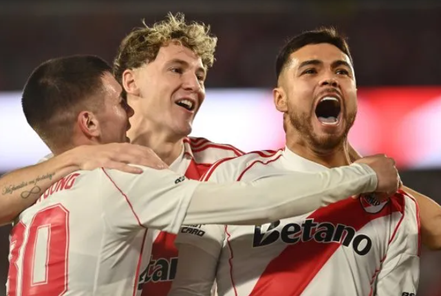 River goleó a Barracas Central en el Monumental y está en los cuartos de final del Torneo Apertura