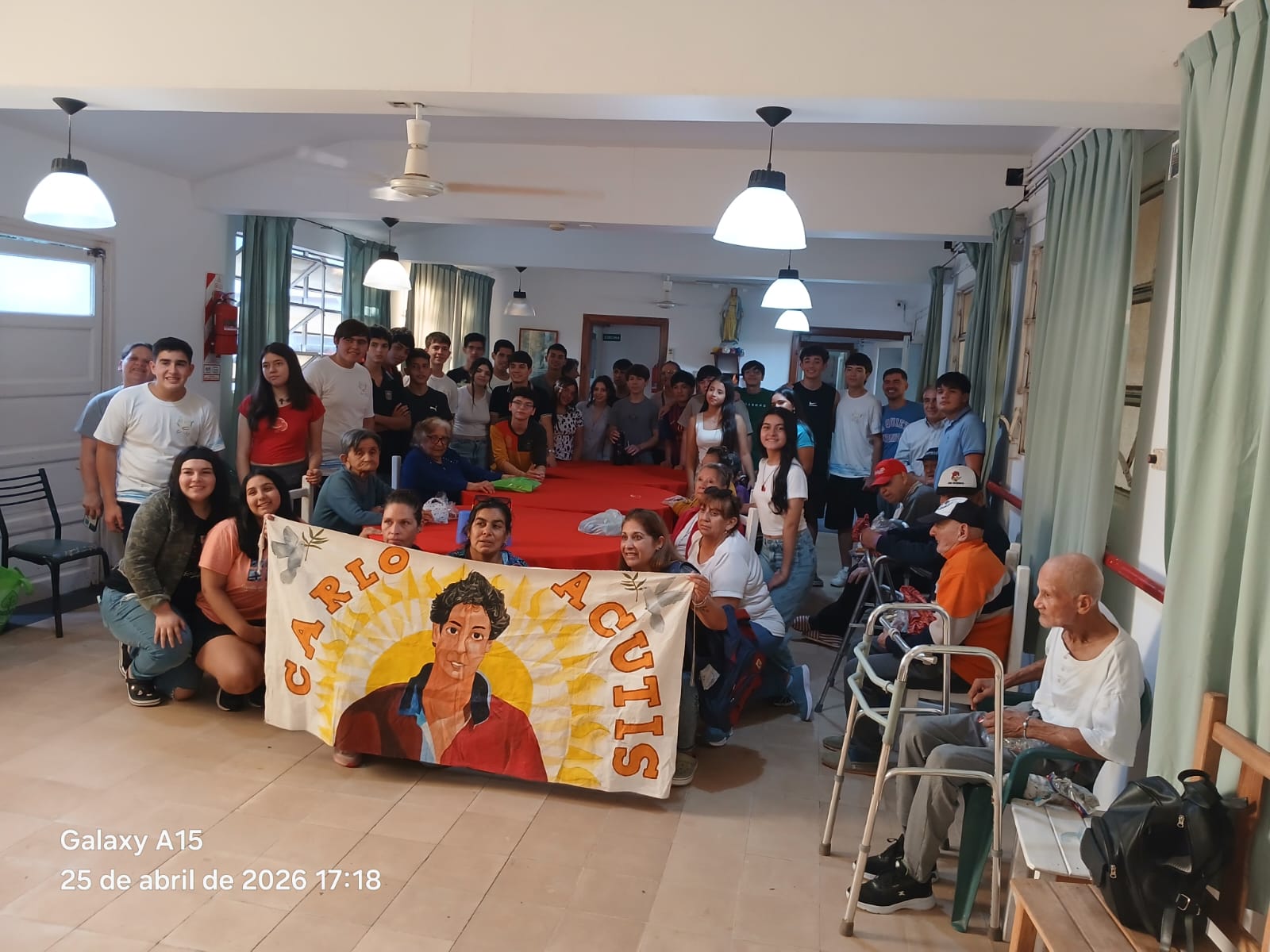 JÓVENES DE LA COMUNIDAD DE SAN PANTALEÓN VISITAN EL HOGAR DE ANCIANOS SAN JOSÉ