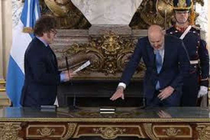  FEDERICO STURZENEGGER JURA COMO MINISTRO EN CASA ROSADA