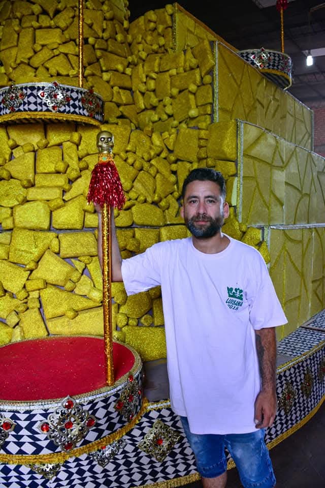 Javier Leiva, diseñador Porambá: “EL DESAFÍO DE UN DISEÑADOR, ES HACER LUCIR A SU COMPARSA USANDO MATERIALES ACCESIBLES”