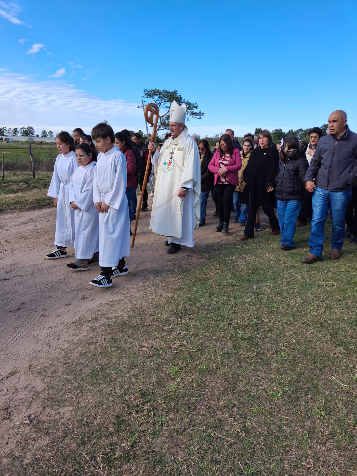 DIA DE SAN CAYETANO: EL OBISPO ACOMPAÑÓ A LA COMUNIDAD DE PARAJE LAGUNA SIRENA