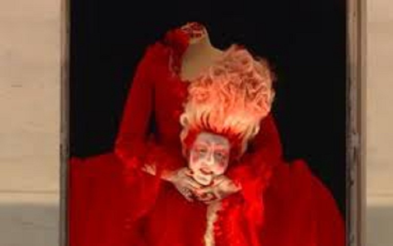 LA IMPACTANTE APARICIÓN DE MARÍA ANTONIETA DECAPITADA EN LA CEREMONIA INAUGURAL DE LOS JUEGOS OLÍMPICOS