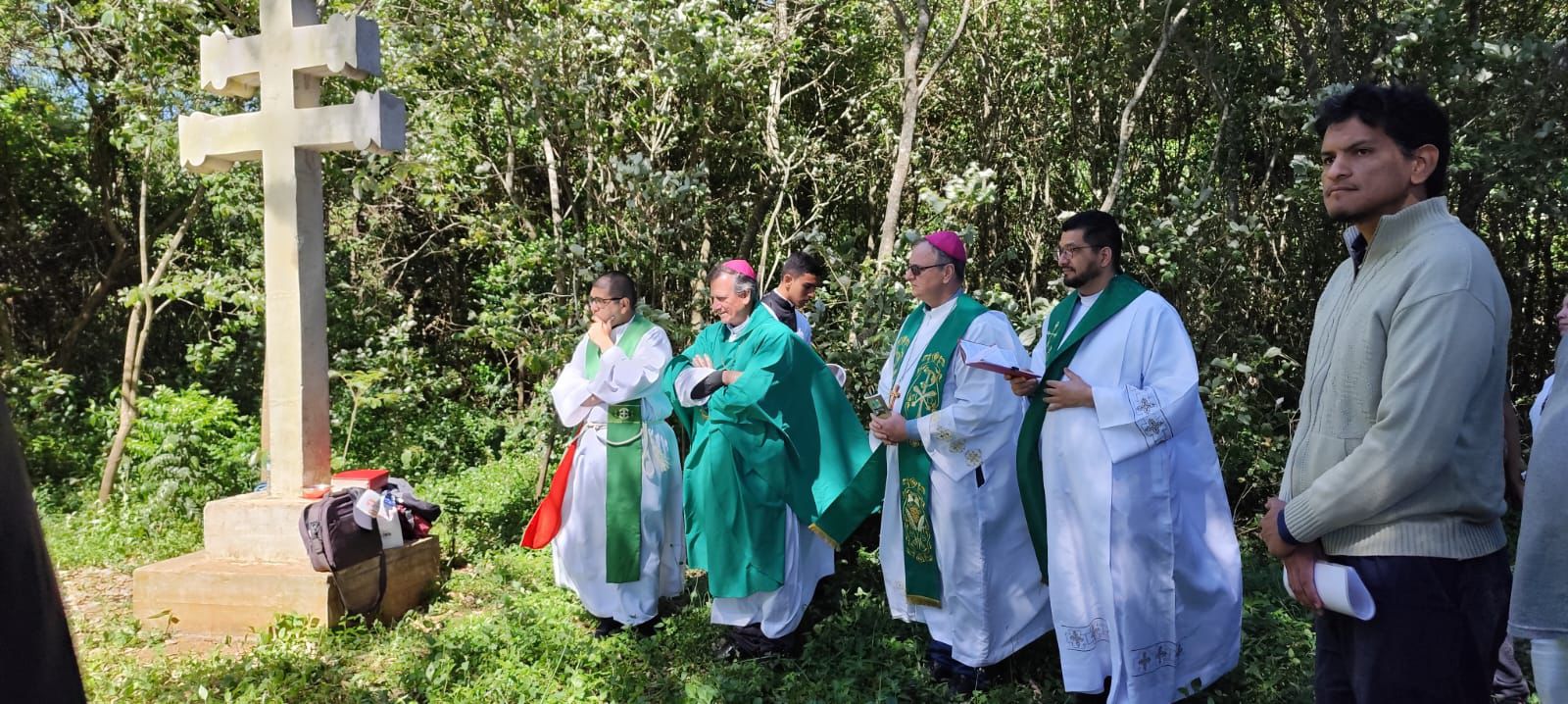 MONSEÑOR CANECIN PRESIDIÓ LA MISA TRINACIONAL EN UNA ISLA BRASILERA