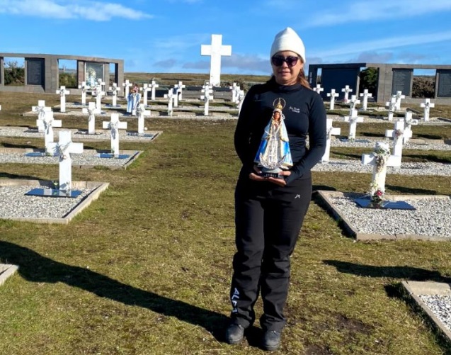 Viaje al Corazón de la Historia: LA GOYANA MIRIAM FLEITAS RECONOCIÓ QUE COMETIÓ UN “DELITO” Y TRAJO TIERRA DE MALVINAS 