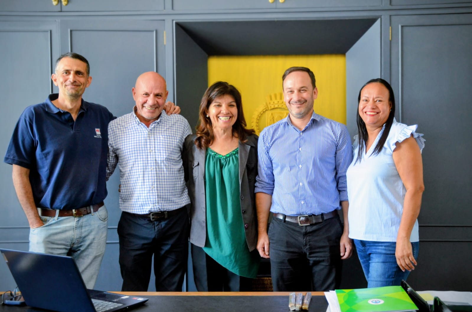 MARIANO HORMAECHEA RECIBIÓ A LA MAESTRA ARMADORA MERCEDES HENRÍQUEZ DE REPÚBLICA DOMINICANA