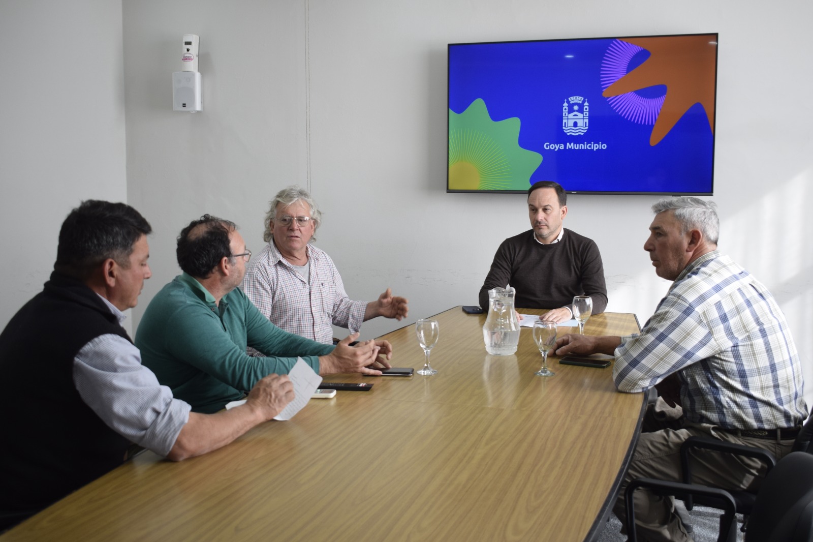 EL INTENDENTE MARIANO HORMAECHEA RECIBIÓ A VECINOS DE LA ZONA RURAL