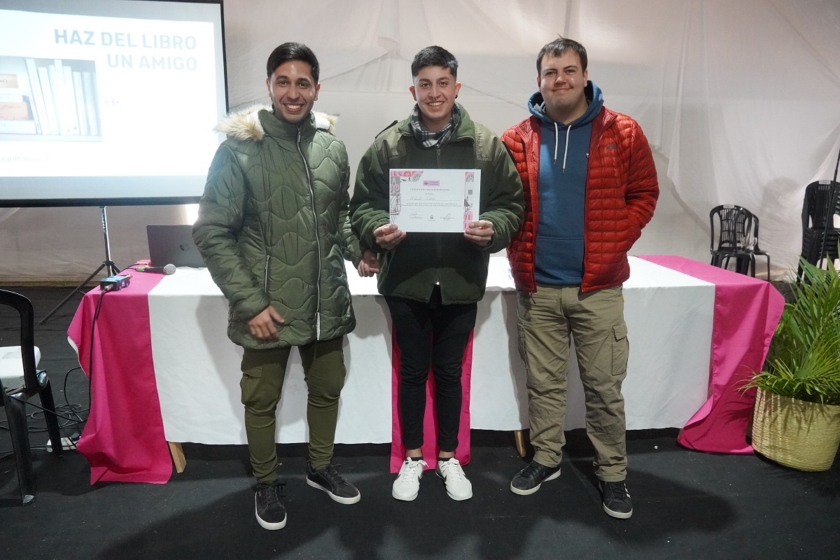 NAHUEL FALCÓN MOTIVA A ESTUDIANTES A TRANSFORMAR SU RELACIÓN CON LA LECTURA