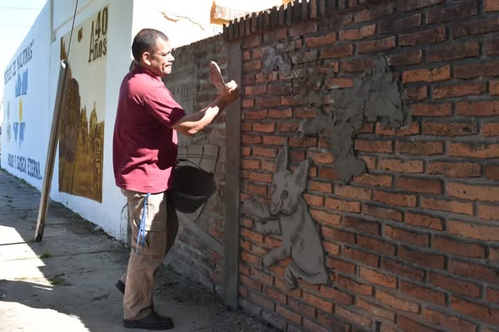 NAZARENO VELÁZQUEZ: EL ARTE QUE NACE DE LAS MANOS Y LAS RAÍCES