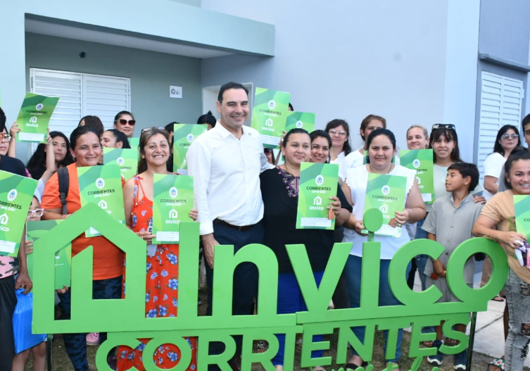 EN SU PASO POR SALADAS, EL GOBERNADOR INAUGURÓ PAVIMENTO Y ENTREGÓ 30 VIVIENDAS DEL INVICO
