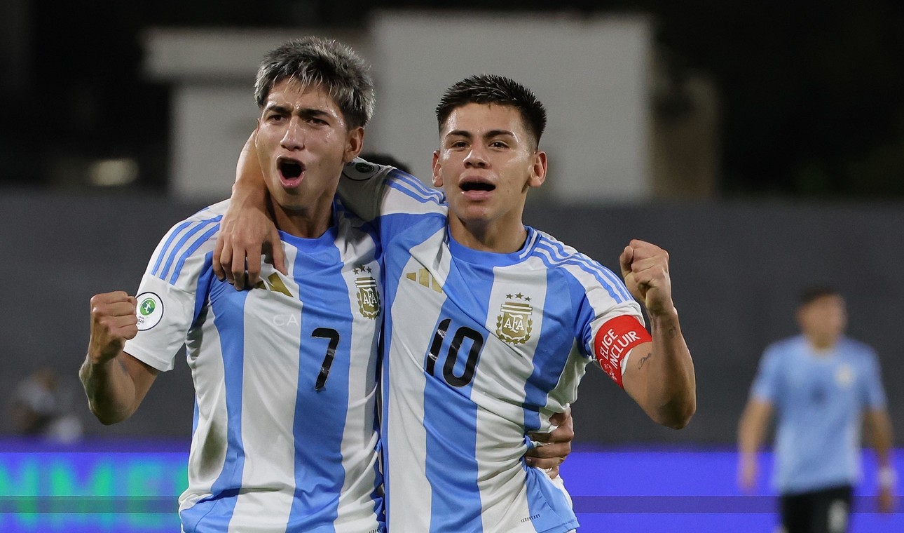 Con dobletes de Echeverri y Carrizo, la Selección Argentina Sub 20 derrotó a Uruguay en un partidazo y se afianza en el Sudamericano 2025