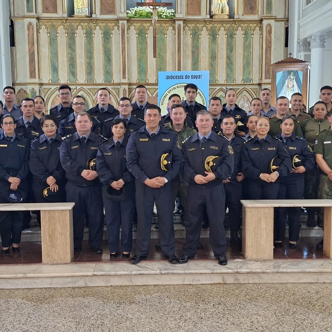 LAS FUERZAS DE SEGURIDAD HONRARON A LA VIRGEN DEL ROSARIO