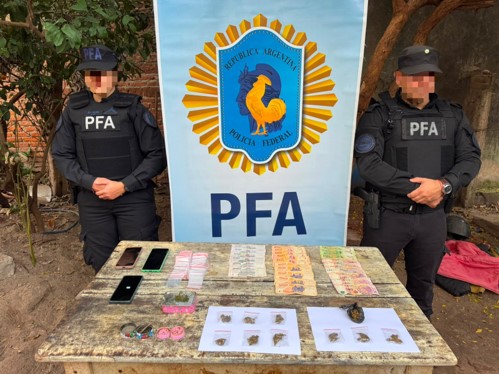 LA POLICÍA FEDERAL ARGENTINA DESARTICULA UN KIOSCO NARCO Y DETIENE A UNA PERSONA EN GOYA