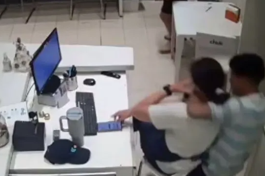 Córdoba: un ladrón de 14 años ahorcó a la empleada de una heladería para robarle