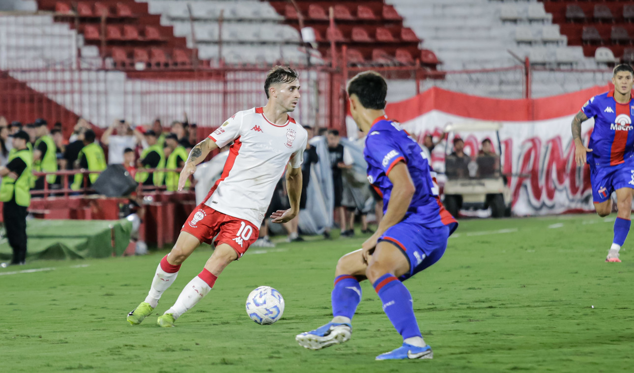 Huracán derrotó a Tigre en el Ducó y obtuvo su primer triunfo en el Torneo Apertura a su vez  Argentinos Juniors venció a Unión y es líder de la Zona A