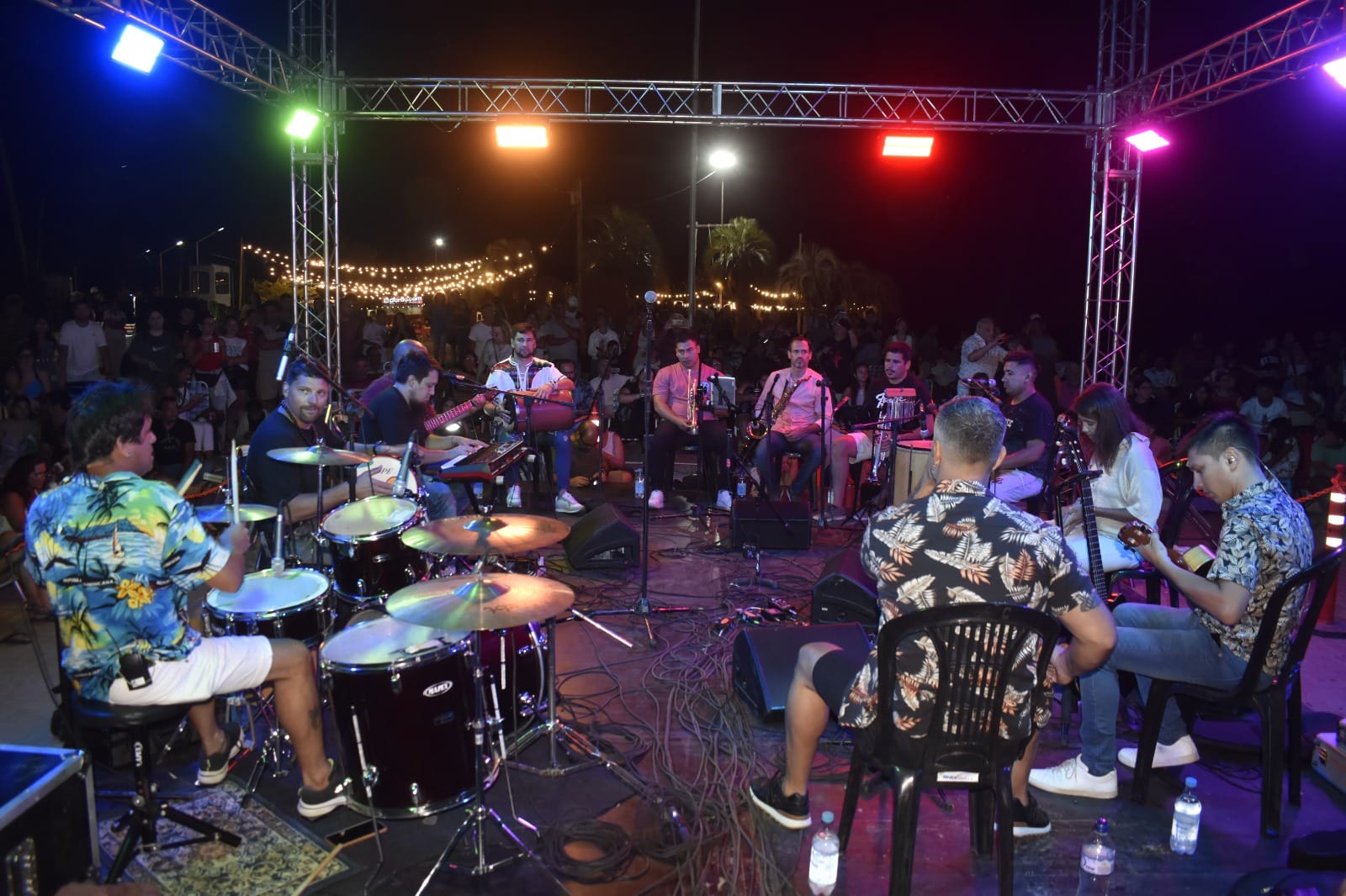 RODA EN FAMILIA CON OS DEMONIOS Y AMIGOS