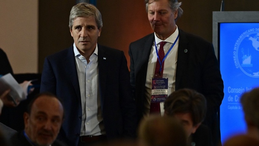LOS ECONOMISTAS RECHAZAN EL ANUNCIO DE CAPUTO: "ENOJAN AL FMI Y PIERDEN RESERVAS"