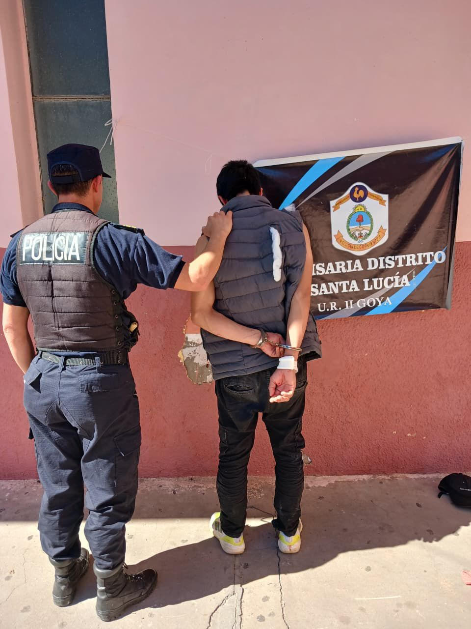LA POLICÍA ATRAPÓ A UN LADRÓN CUANDO INTENTABA DESVALIJAR UNA CASA