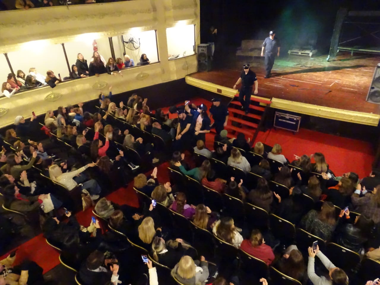  TEATRO MUNICIPAL SOLARI REPLETO: CRISTIAN SANCHO Y SU ELENCO CONQUISTARON GOYA CON “SINVERGÜENZAS”