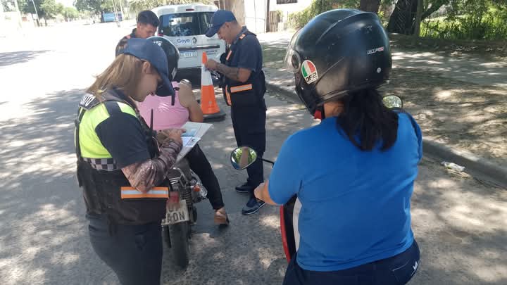 “YO USO CASCO”: MUNICIPIO CONTINÚA CON EL PROGRAMA Y PREMIA A LOS MOTOCICLISTAS RESPONSABLES