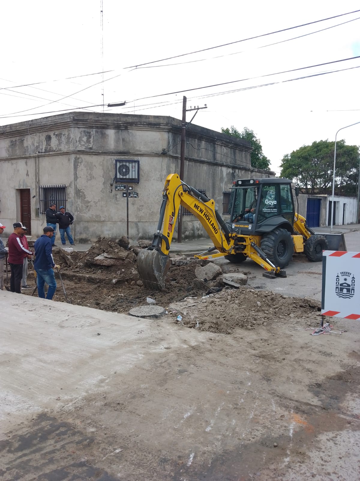 SE SOLICITA A VECINOS NO ESTACIONAR EN CALLE JOSÉ GÓMEZ ENTRE SARMIENTO Y BAIBIENE