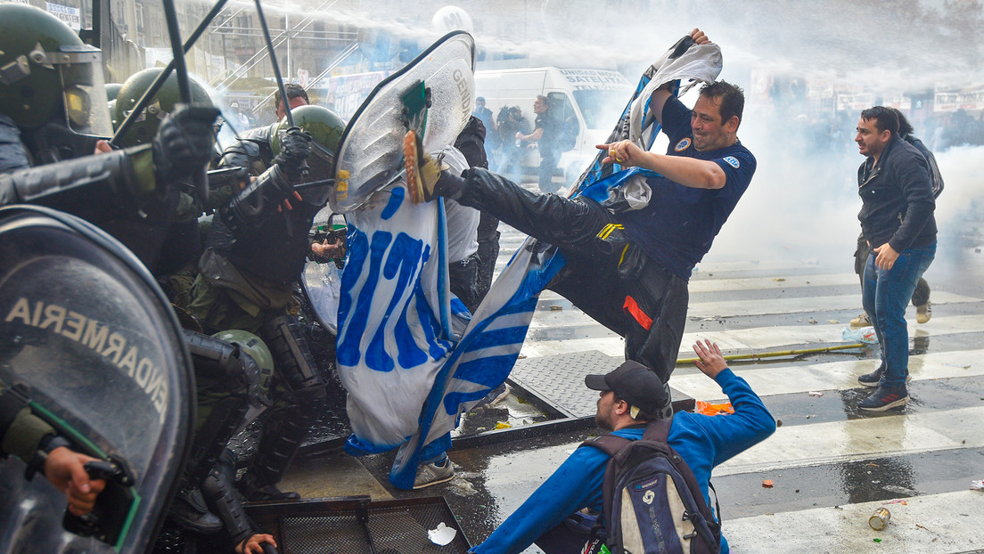 PRESOS POR PROTESTAR: 16 PERSONAS SIGUEN DETENIDAS LUEGO DE BRUTAL REPRESIÓN EN ARGENTINA
