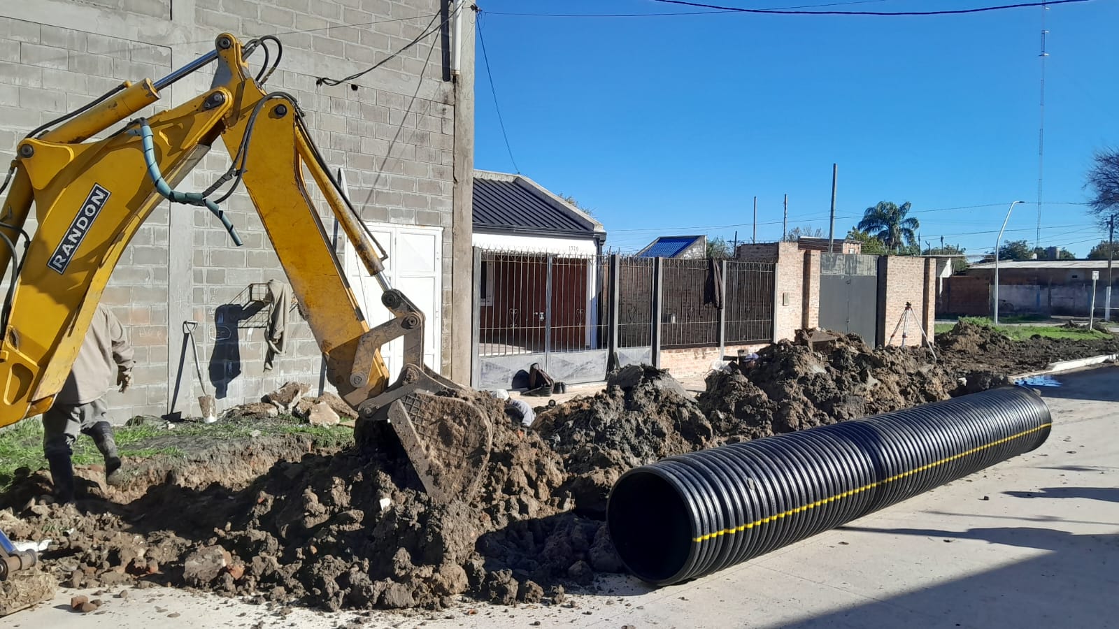 PLUVIAL DE CALLE BRASIL: PRODEGO INICIÓ OBRAS DE 120 METROS LINEALES DE CAÑERÍA
