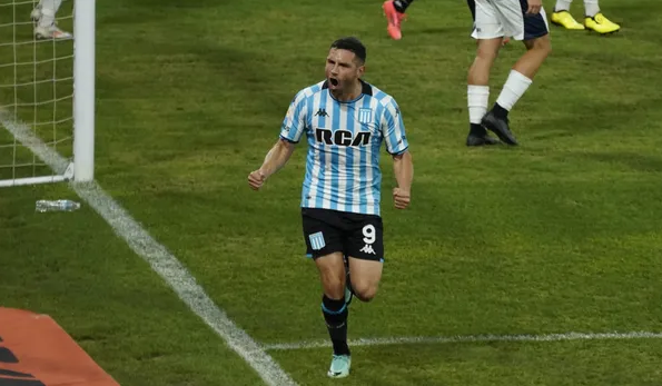 Racing le ganó 2-1 a Independiente Rivadavia y sueña con el título
