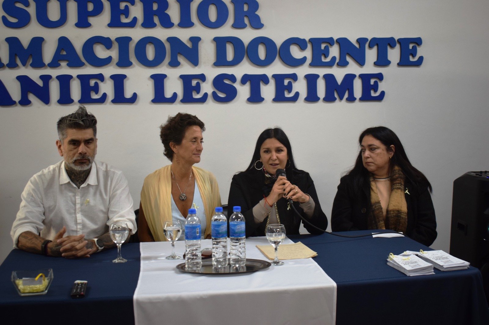 Taller mes prevenvion del suicidio Instituto Superior 1
