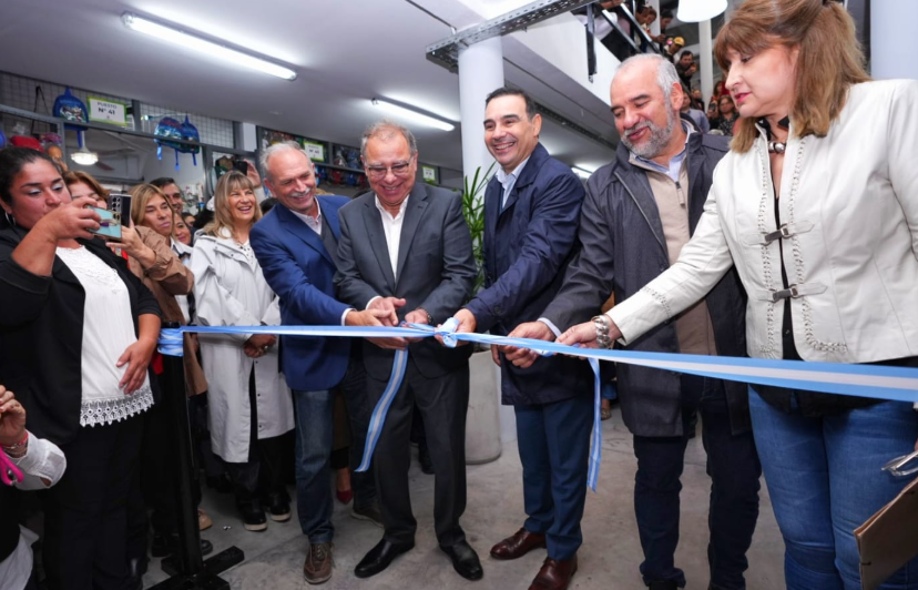 VALDÉS INAUGURÓ EL “MERCADO EX VÍA” RATIFICANDO SU APOYO A LOS EMPRENDEDORES CORRENTINOS