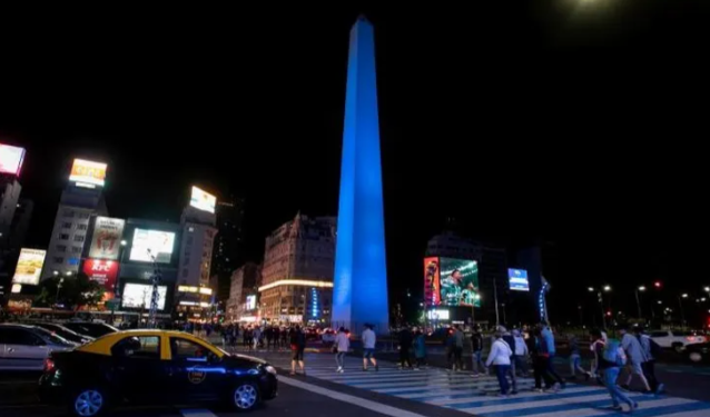 El Obelisco se ilumina y da comienzo a la Semana Azul 2025 de concientización sobre el autismo