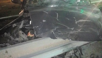 Una mujer murió en un choque frontal sobre la Ruta Nacional 14 Tras el impacto de un auto y un camión, dos adultos y un menor fueron trasladados al hospital para su atención médica.  Una mujer murió en la madrugada del viernes tras un choque frontal sobre la Ruta Nacional 14 en la provincia de Corrientes. Hay otras tres personas heridas. El siniestro vial se registró aproximadamente a las 0:30 horas, cuando un un automóvil y un camión que transportaba cítricos impactaron de frente a la altura del kilómetro 626, en la localidad de Alvear. La conductora del auto murió y otras tres personas resultaron con lesiones   En el lugar, trabajaron efectivos de la Policía de la Provincia, del Hospital Doctor Miguel Sussini y del cuerpo de Bomberos Voluntarios. Dos adultos y un menor fueron trasladados al hospital local para su atención médica. La familia que viajaba en el vehículo de menor porte se dirigía a la provincia de Buenos Aires.