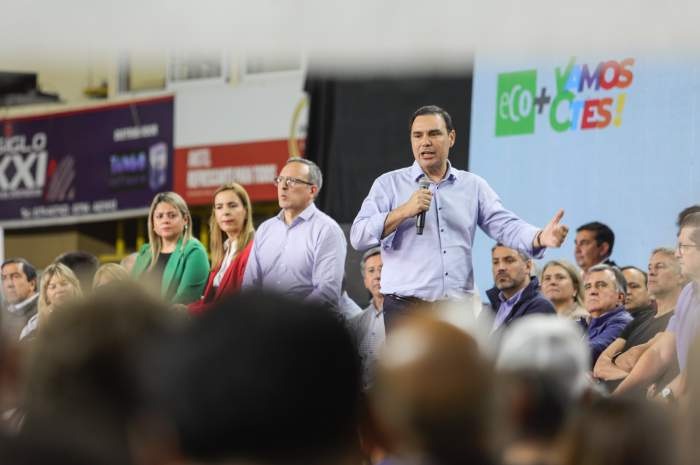 “Rendido un león”: el gobernador Valdés recitó el himno argentino en el cierre de campaña