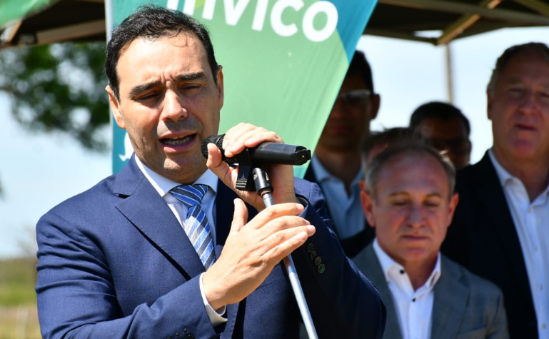 Tras inaugurar 10 viviendas en Cazadores Correntinos, Valdés anunció la construcción de otras 20