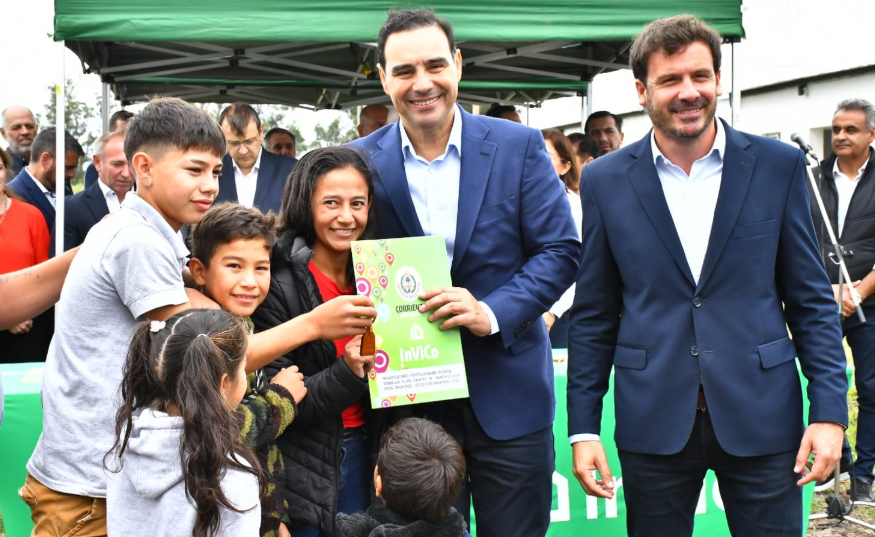 En Cecilio Echeverría, Valdés inauguró viviendas e instó a “seguir construyendo” la comunidad con solidaridad