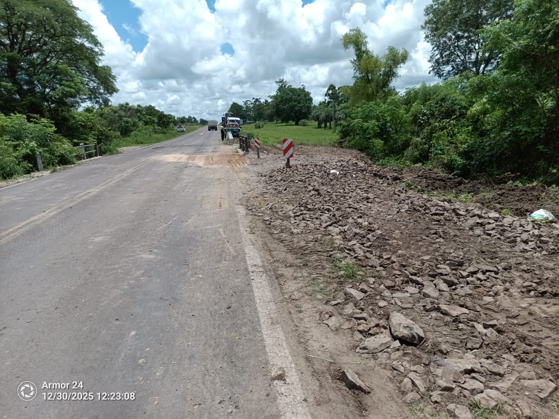 VIALIDAD NACIONAL REPARÓ EL SOCAVAMIENTO DE LA RN 12 ENTRE GOYA Y ESQUINA