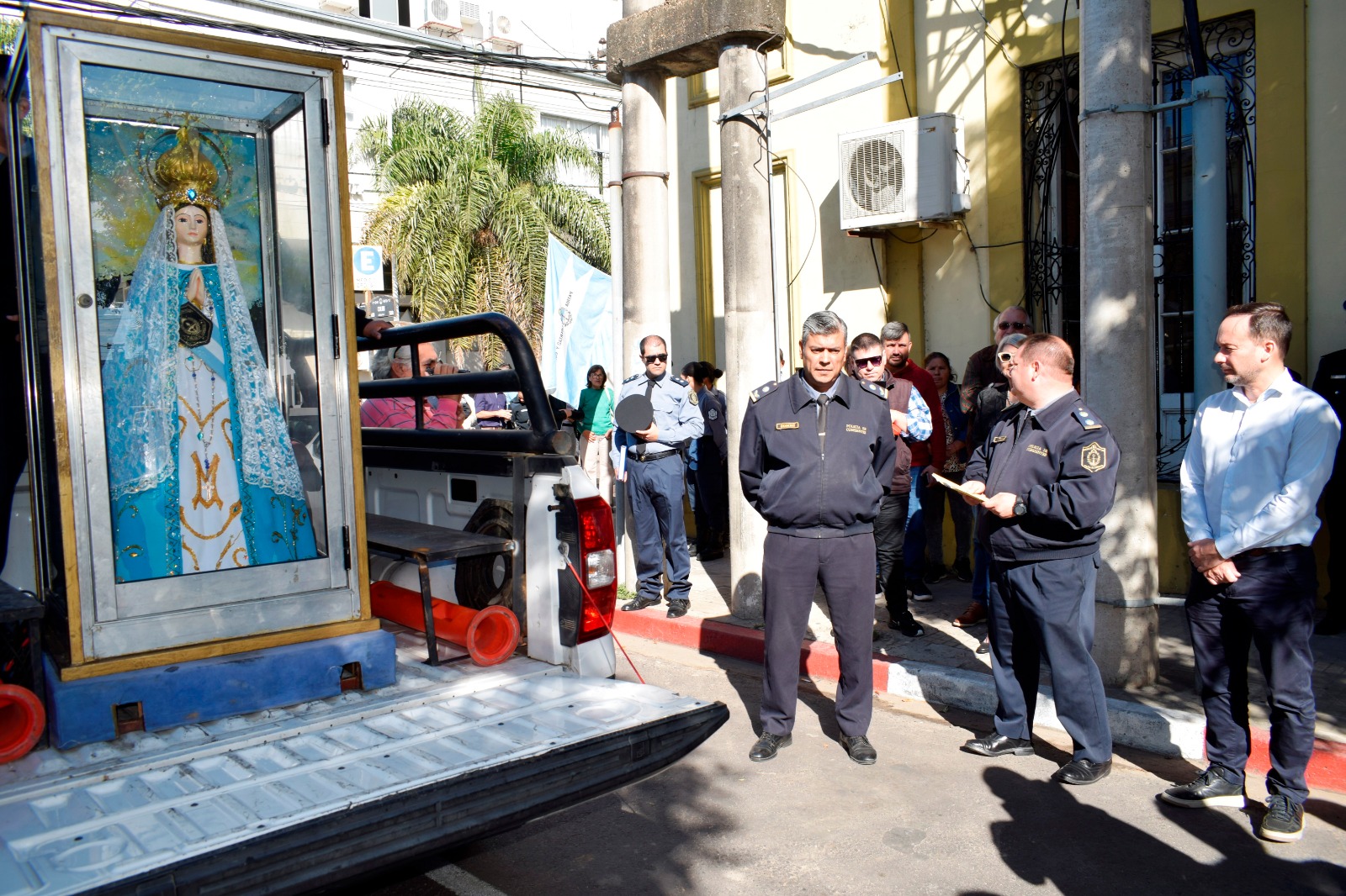 EL INTENDENTE MARIANO HORMAECHEA ACOMPAÑÓ LA VISITA DE LA VIRGEN DE ITATÍ, PATRONA DE LA POLICÍA, A LA COMISARÍA 1ª