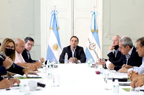 Valdés se reunió con su Gabinete para diagramar estrategias en torno a la Emergencia Ígnea en la provincia